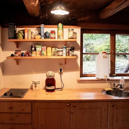 Private Mountain In With Hot Tub Holiday home *
