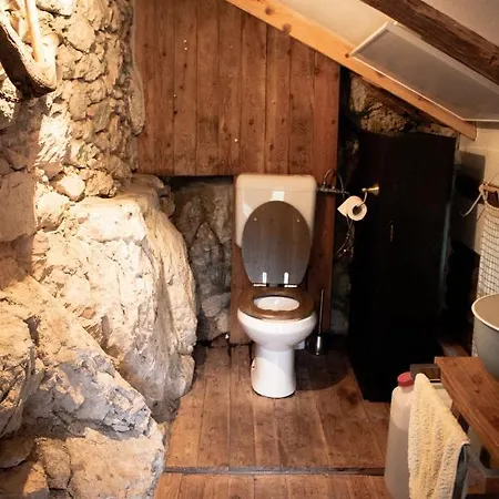 Private Mountain In With Hot Tub Holiday home *